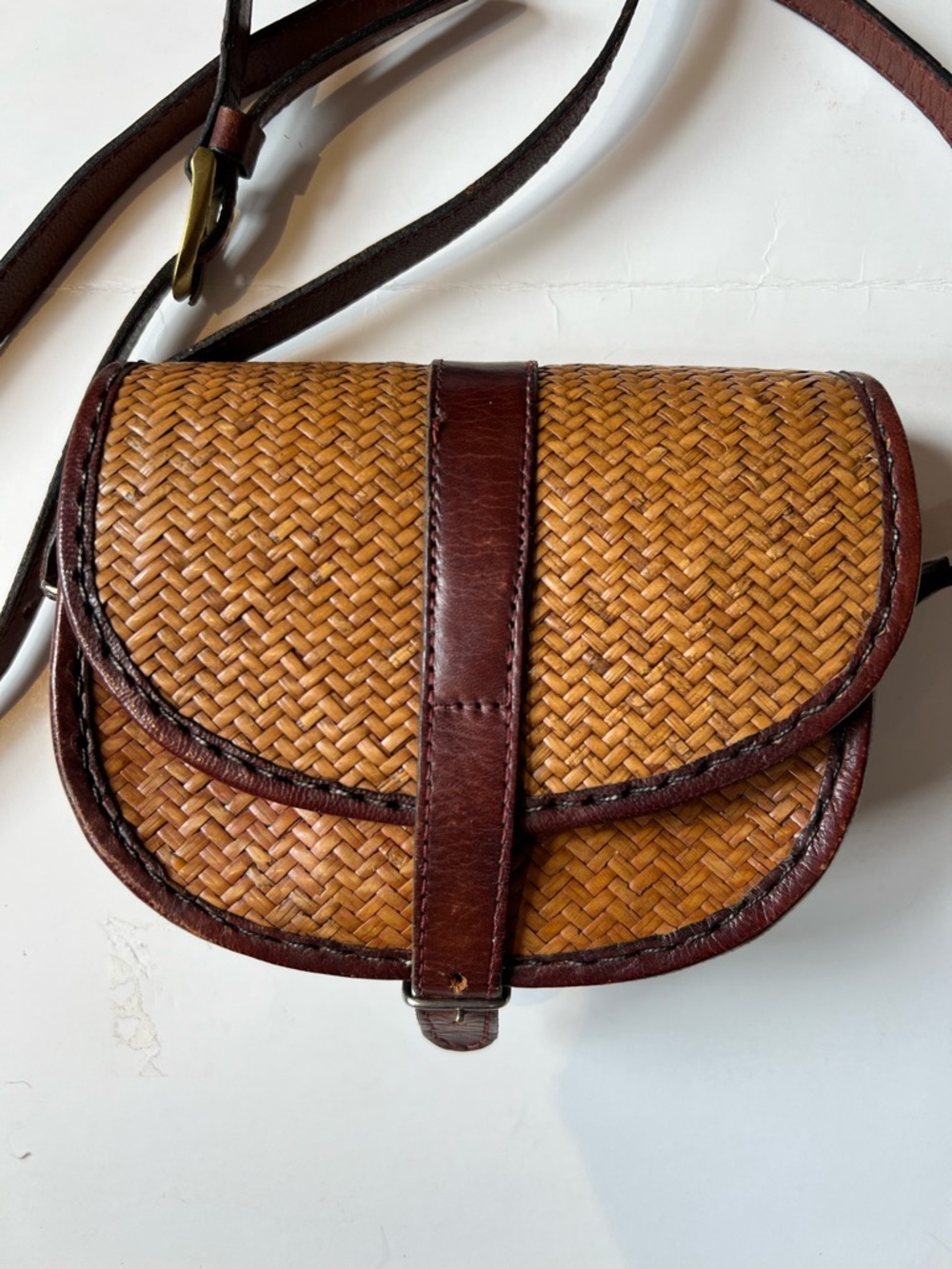 Vintage Tan Woven Crossbody with Brown Leather Trim - Picture 2 of 14